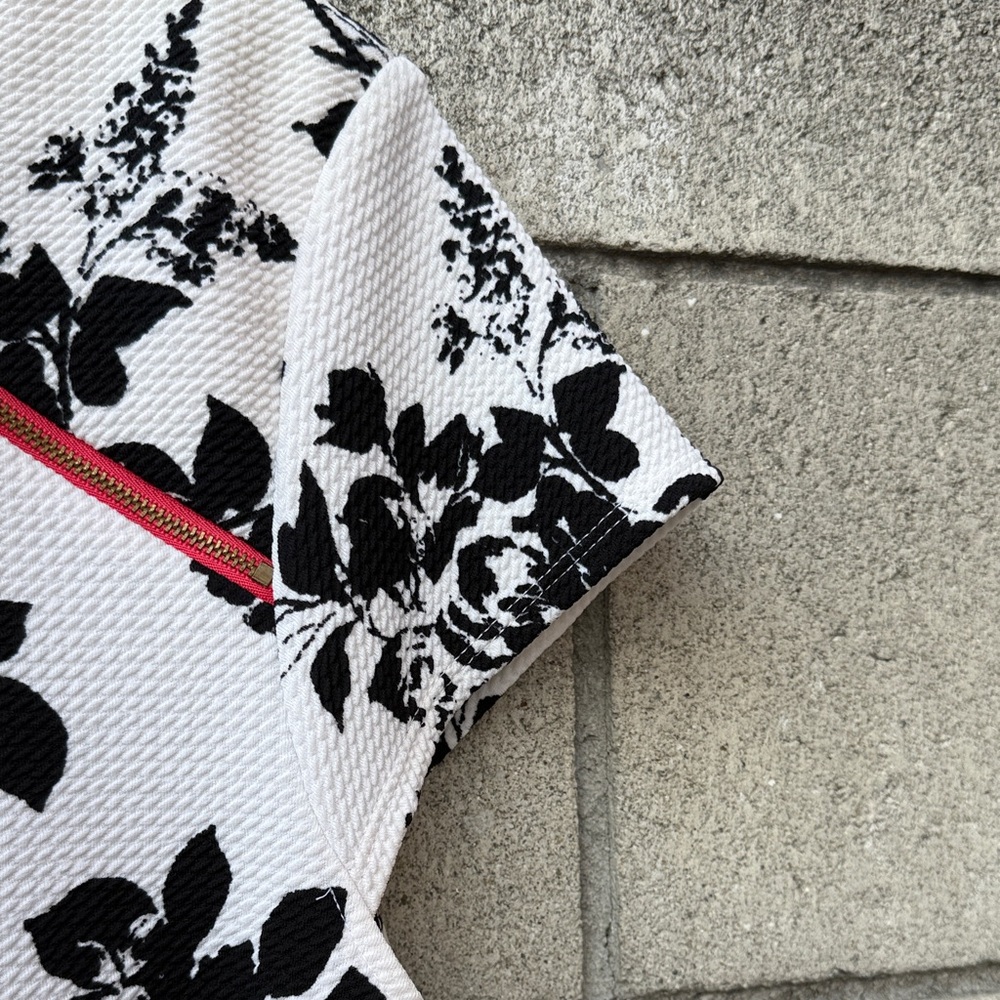 Floral Black and White Short Sleeve Dress - Picture 4 of 6